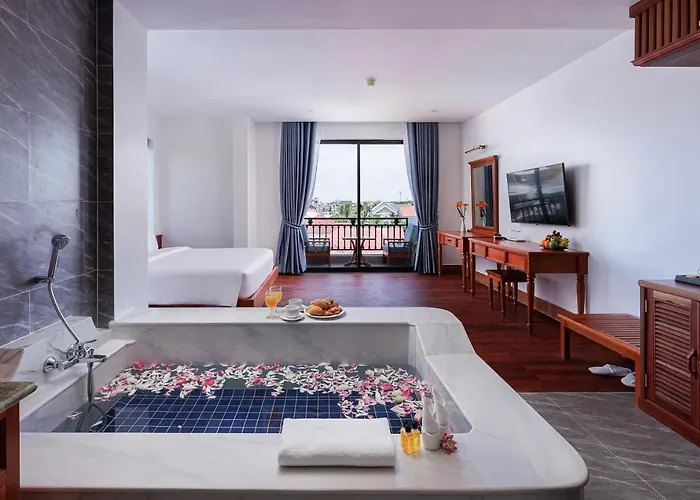 Hotel Two Seasons