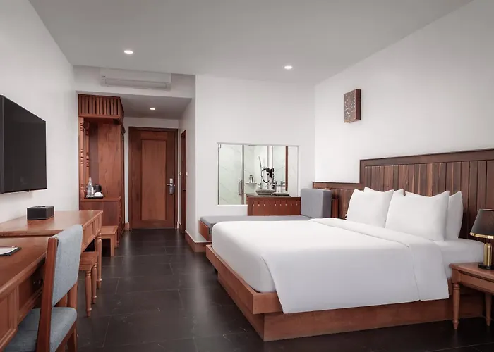 Two Seasons Hotel