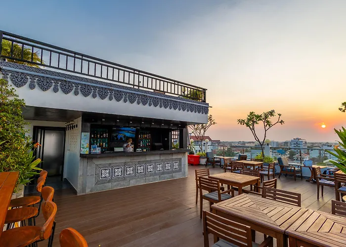 Two Seasons Hotel 5*