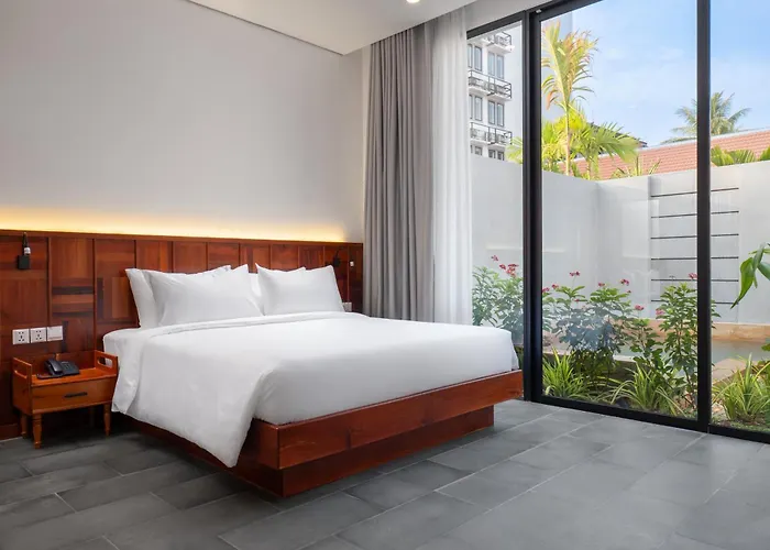 Hotel Two Seasons