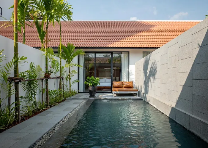 Two Seasons Hotel