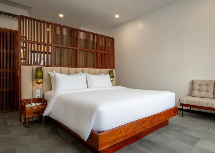 Hotel Two Seasons