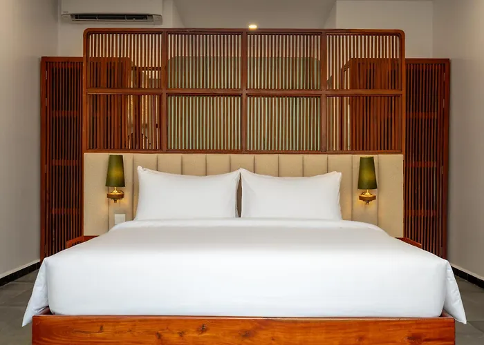 Hotel Two Seasons