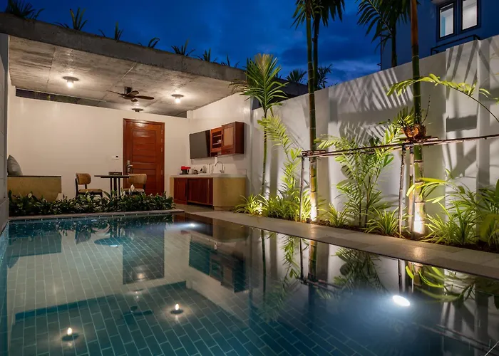 Two Seasons Hotel 5*