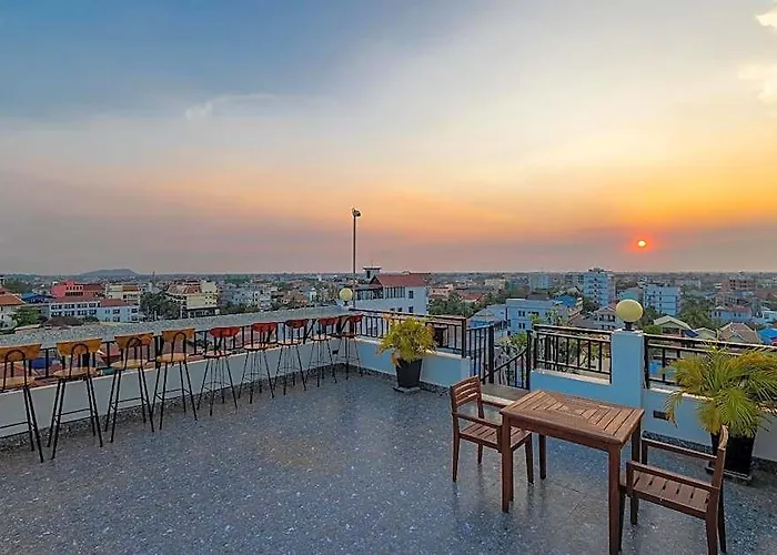 Two Seasons Hotel