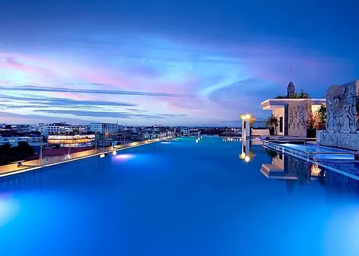 Hotel Two Seasons