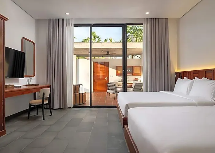 Hotel Two Seasons