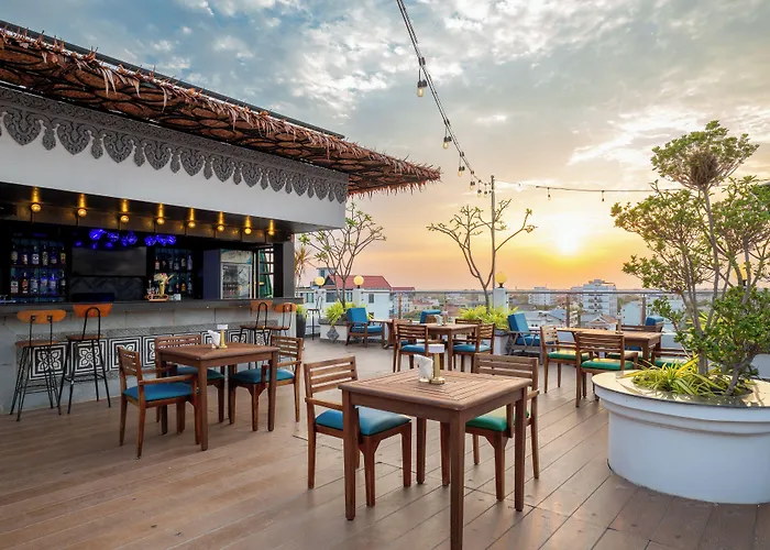 Two Seasons Hotel 5*